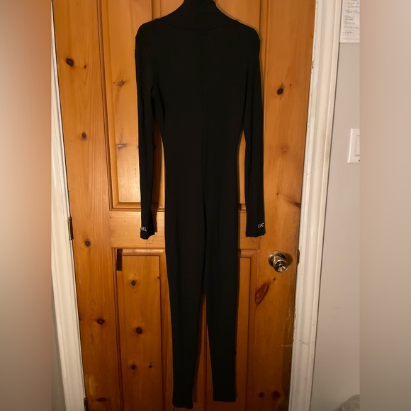 Long sleeve crop top, jumpsuit, pants and tracksuits. - Picture 3 of 12
